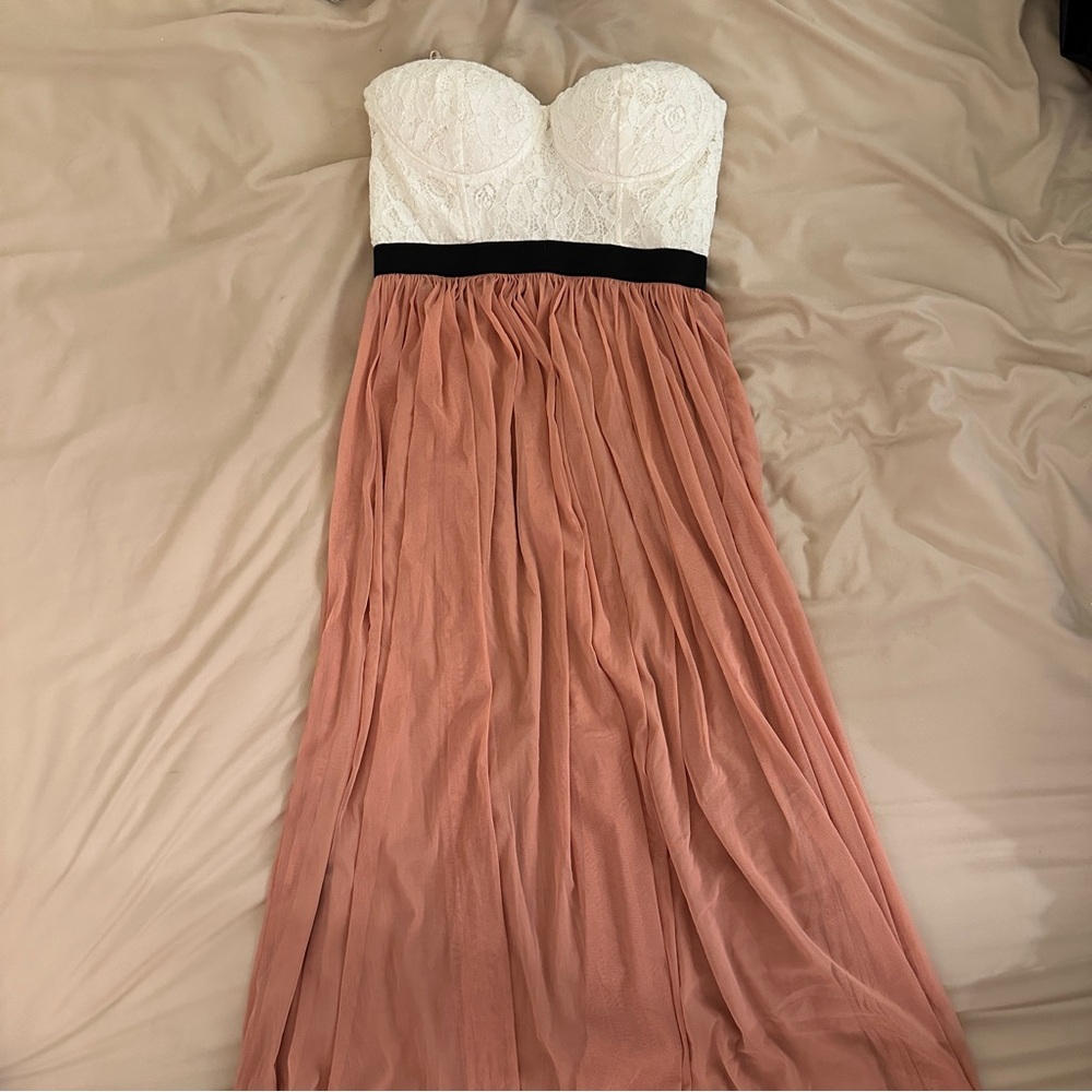 Elegant Strapless Lace and Chiffon Dress